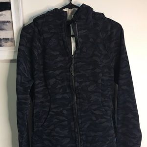 Lululemon scuba size 10 Camo excellent condition